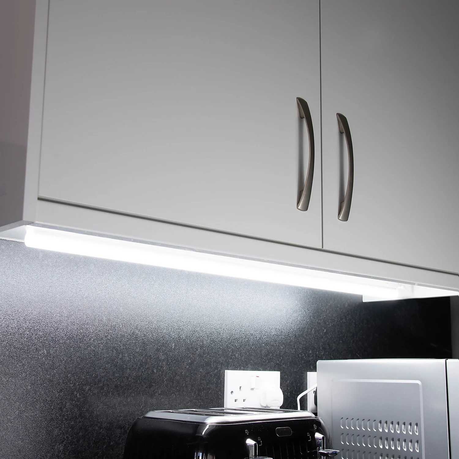 Arlec 12W Cool White Bar Light 6 Arlec 12W Cool White Bar Light - Image 4