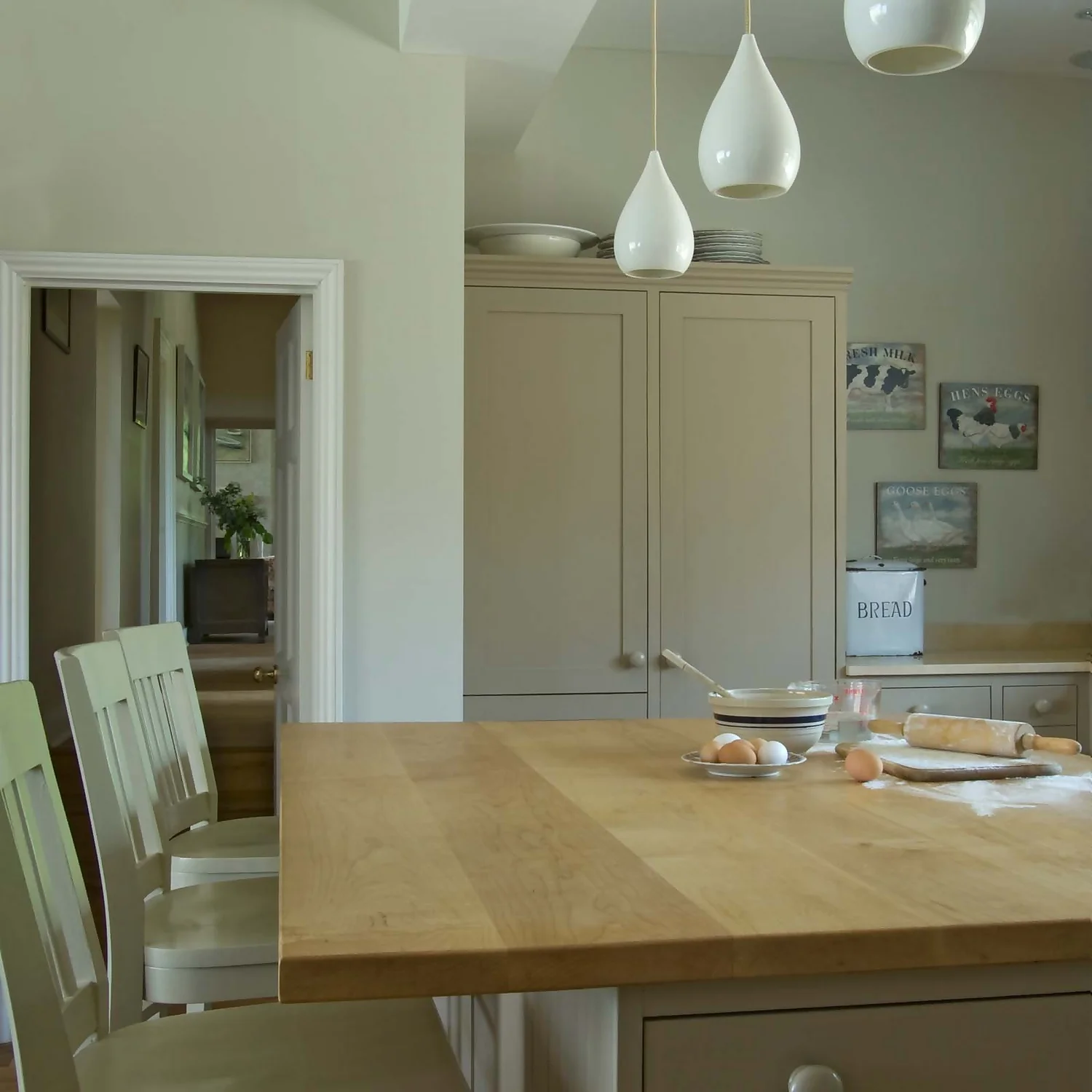 Farrow & Ball Full Gloss Shaded White - 750ml 6 Farrow & Ball Full Gloss Shaded White - 750ml - Image 4